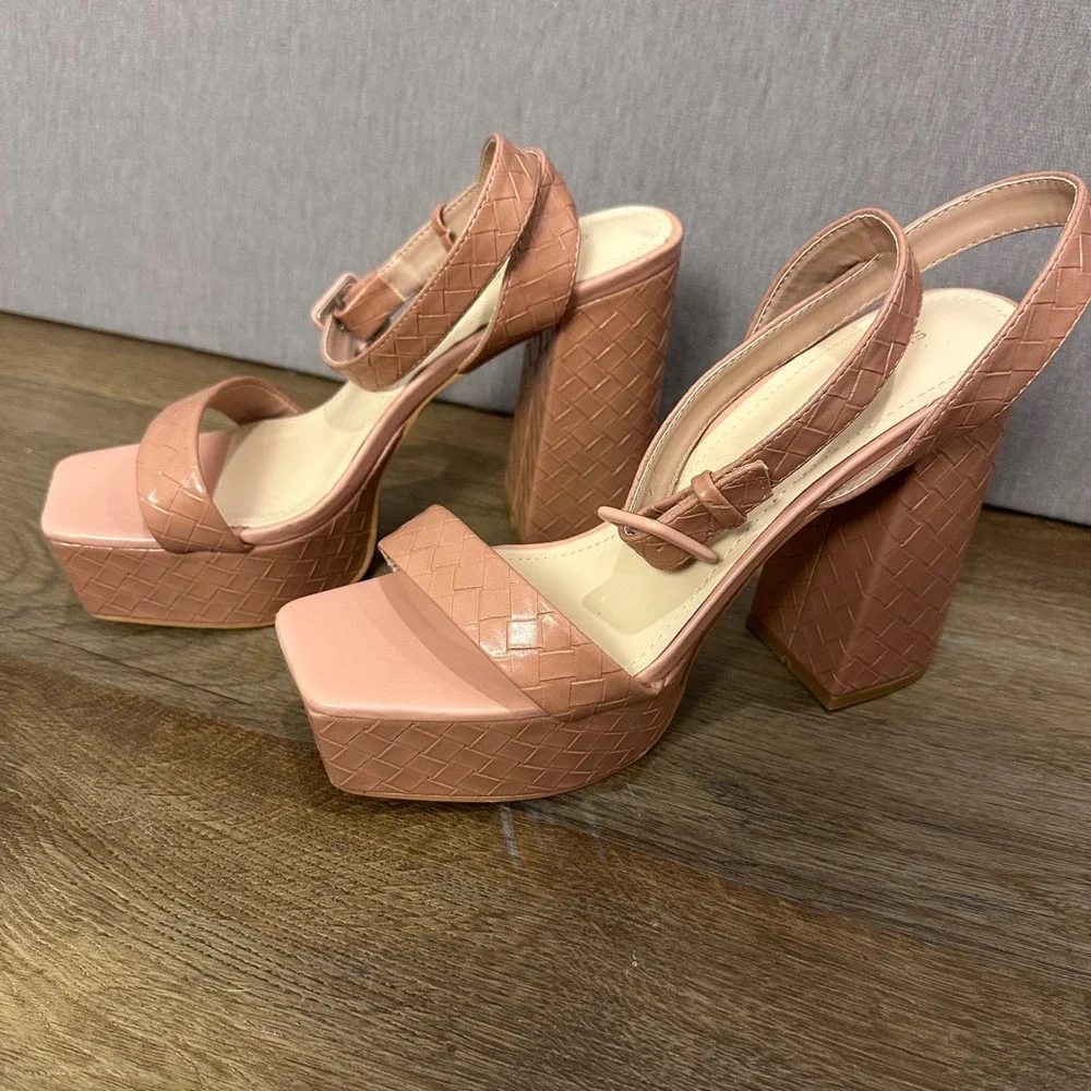 Shoe Republic‎ Pink Square Toe Platform Chunky Block Heel Sandals Size 8.5